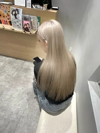 ロング カラー AVANCE京橋所属・ハイトーンヘア/ 島崎　タクミのヘアスタイル