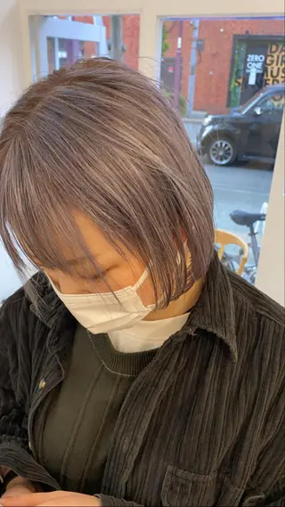ショート ボブ/ハイトーン REINAのヘアスタイル