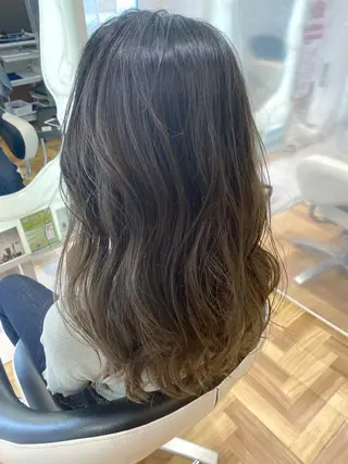ロング 高木 麻知子のヘアスタイル