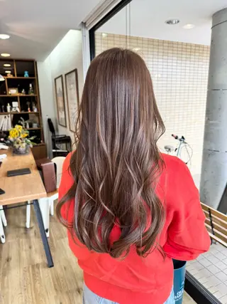 ロング カラー ツキダテ ユイのヘアスタイル
