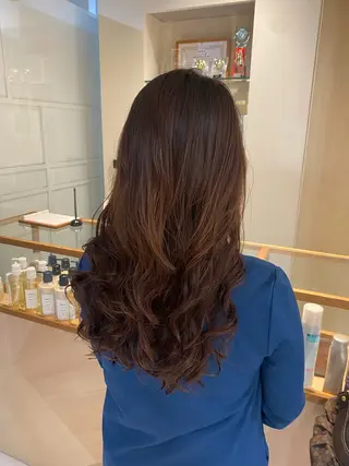ロング CYAN.矢場町店所属・三代 ゆりあのヘアスタイル