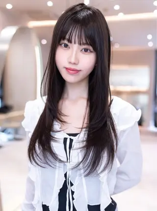 ロング 顔周りカット/ 透明感カラー/ユナのヘアスタイル