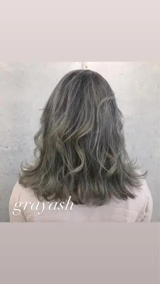 ミディアム カラー レイヤーカット🪽 MARINA🦩のヘアスタイル