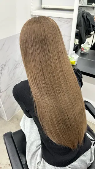 カラー 服部 しおんのヘアスタイル