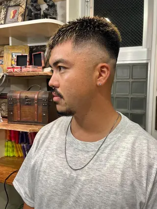 ショート メンズ モモカ/ハイトーン /バレイヤージュのヘアスタイル