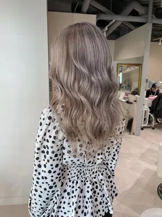 ロング カラー ブリーチとエクステ 最後の砦🤍アミルのヘアスタイル