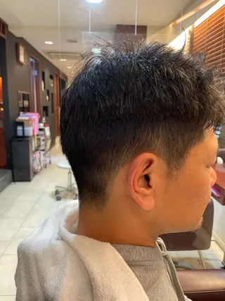 ショート こすげひろと カラー講師のヘアスタイル