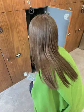 セミロング カラー ヤスザトアヤノ ／レイヤー／オリーブのヘアスタイル