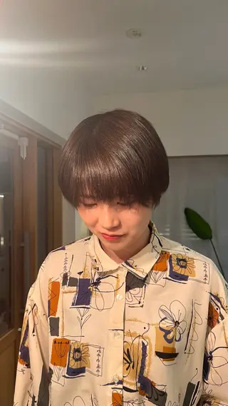 ショート YUI／レイヤー カット/透明感カラーのヘアスタイル