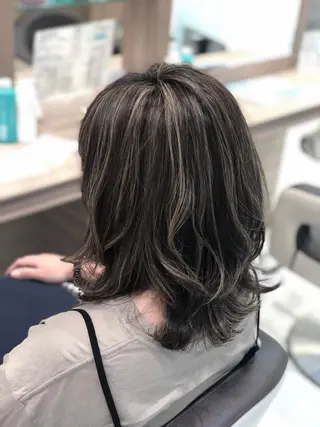 ミディアム カラー 小島 仁美のヘアスタイル