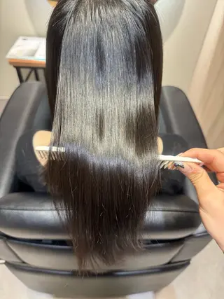 ロング NAVY 橋本心 縮毛矯正のヘアスタイル