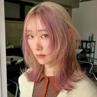 ミディアム ウルフとデザイン カラーの神のヘアスタイル