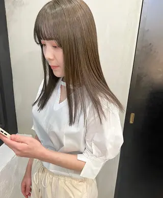 ロング ブリーチなしダブルカ ラー🩶manamiのヘアスタイル