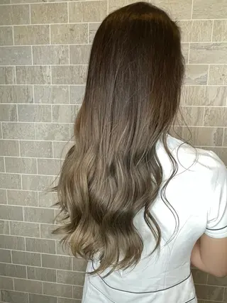 セミロング ブリーチ毛矯正.髪質 改善.髪にドラマをのヘアスタイル