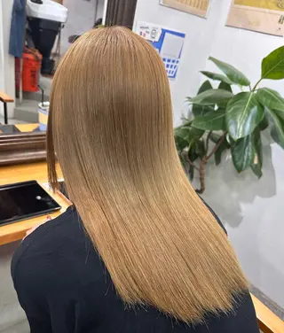 セミロング カラー まろやかなベージュ 小池春樹のヘアスタイル