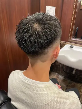 ショート メンズ 海老原 コウのヘアスタイル