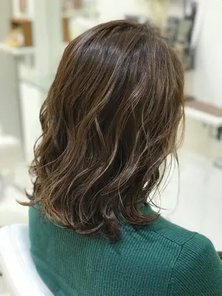 ミディアム エクリ麻布十番所属・斉藤健 秋谷百花のヘアスタイル