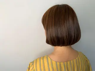 ショート カラー 小森 衣純のヘアスタイル