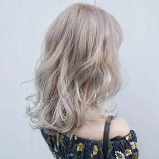 セミロング カラー 艶髪✨ハイトーン ✨ホワイト✨北宗一郎のヘアスタイル