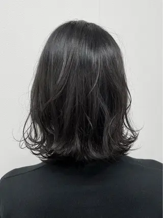 ミディアム 小林 愛花のヘアスタイル