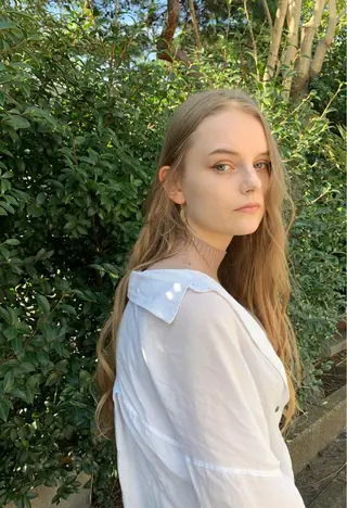 ロング 岡田 知佳のヘアスタイル