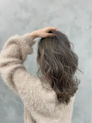 ミディアム カラー 日野 鈴のヘアスタイル
