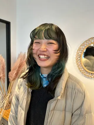 ミディアム カラー yuika .のヘアスタイル