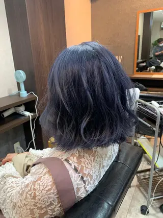 カラー I. NARUSEのヘアスタイル