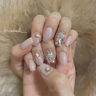 ネイル 𝘙𝘪𝘰𝘯𝘢 ...🕯🤍のネイルデザイン