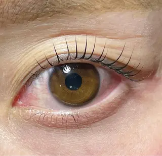 マツエク・マツパ 向井 萌華の眉毛・アイブロウイメージ