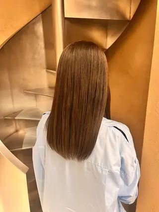 ミディアム カラー meirin <yeni-イェニ>のヘアスタイル