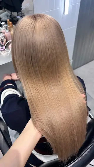 ロング ハイトーン🐆 うる艶カラー🎀のヘアスタイル