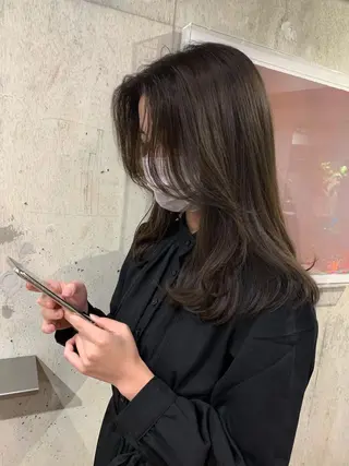 セミロング レイヤー透明感カラー AIKAのヘアスタイル