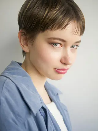 ショート nuu所属・💜ショート💜 ウルフ、ボブ二色亜美のヘアスタイル