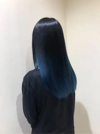 ロング カラー CYAN.矢場町店所属・三代 ゆりあのヘアスタイル