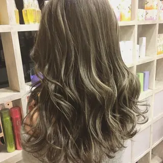 ロング フォーバイグランデ カラーのヘアスタイル