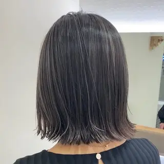 ミディアム 細めハイライト🩶 レイヤーカット　穂積のヘアスタイル