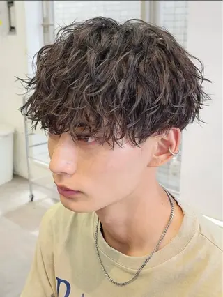 パーマ メンズ ゆうと｜波巻き職人 🌊🌀のヘアスタイル