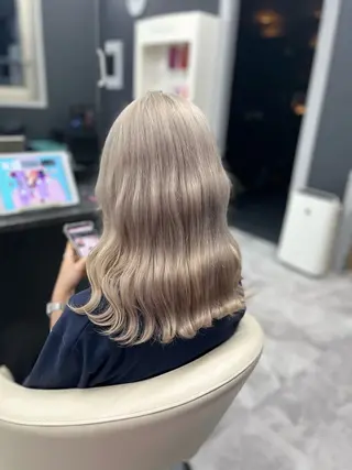 セミロング white.梅田所属・White梅田  ／ COCOのヘアスタイル