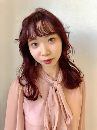 ミディアム カラー 岩田 萌那のヘアスタイル