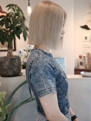 ショート カラー (h)wim ウィムのヘアスタイル