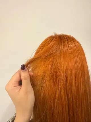 カラー 岩渕 愛のヘアスタイル
