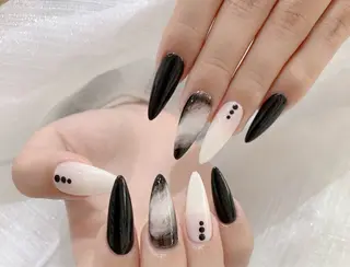ネイル T•Lee Nailsalon所属・Lily. Leeのネイルデザイン