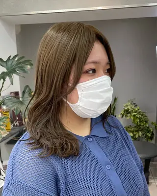 ミディアム カラー ヘアアレンジ ボブ/透明感ベージュ 🫧クルミ🌟のヘアスタイル