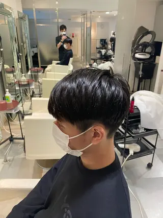 メンズ コテ巻き風パーマ 藤澤　知彌のヘアスタイル