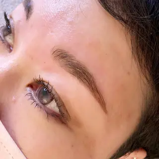 アイブロウ Yakko pas á pasのネイルデザイン