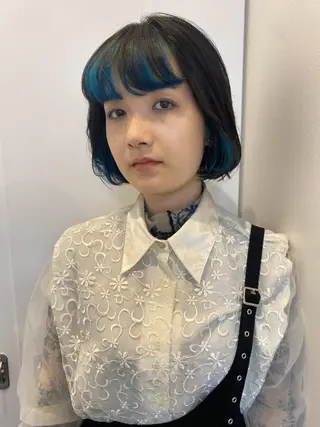 ショート カラー 室谷 侑奈のヘアスタイル