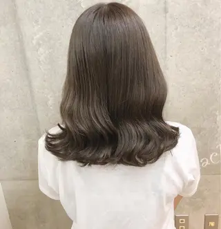 ミディアム CITY louwe 脇坂彩音のヘアスタイル