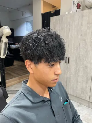 ショート パーマ メンズ ホワイトカラー/ ピンクベージュにったのヘアスタイル