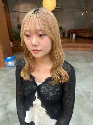 ミディアム 篠岡 菜那のヘアスタイル